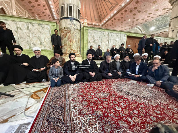 حضور پزشکیان در مراسم احیاء شب بیست و یکم ماه رمضان در حرم مطهر امام خمینی + عکس