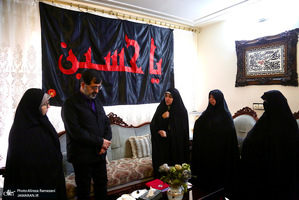 بازدید معاون امور زنان و خانواه ریاست جمهوری از منزل سپهبد شهید سید عبدالرحیم موسوی