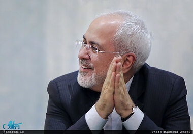 ظریف: رابطه‌ام با رهبر انقلاب، مرید و مرادی است/ ارتباط بسیار نزدیکی با سردار سلیمانی دارم/ لاتاری نام فیلم است!؟