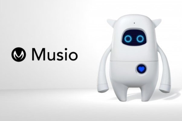 روباتی ژاپنی که شعر می نویسد
