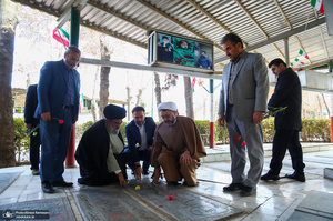 حضور رییس موسسه تنظیم و نشر آثار امام خمینی در گلزار شهدای خمین