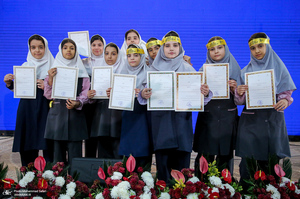 مراسم تجلیل از دانش آموزان برگزیده فرهنگی، هنری و قرآن، عترت و نماز منطقه 19