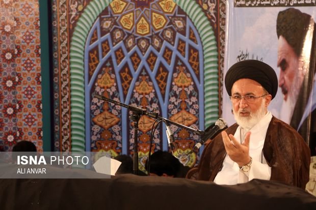 امام خمینی(ره) سیاست‌مداری برجسته و مدیری قدرتمند بود   تثبیت پایه‌های انقلاب مدیون امام است