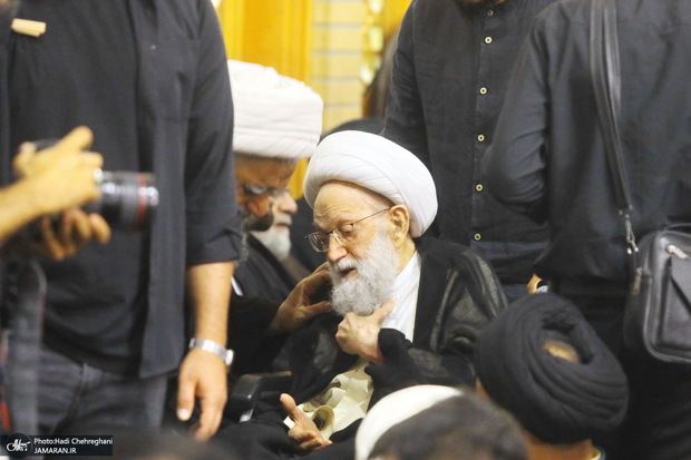 شیخ عیسی قاسم، رهبر شیعیان بحرین: آیت‌الله شهید خامنه‌ای نعمت و رحمت بزرگی برای جهان بود/ همگی در مسیر رهبری ایشان و فرزند بزرگوارشان قرار داریم