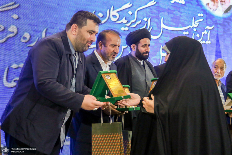 مراسم تجلیل از دانش آموزان برگزیده فرهنگی، هنری و قرآن، عترت و نماز منطقه 19
