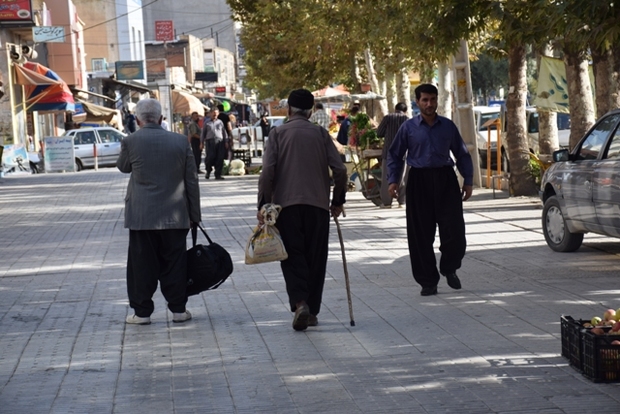 سال هایی که با فروختن عمر، درد پیری را می خرد