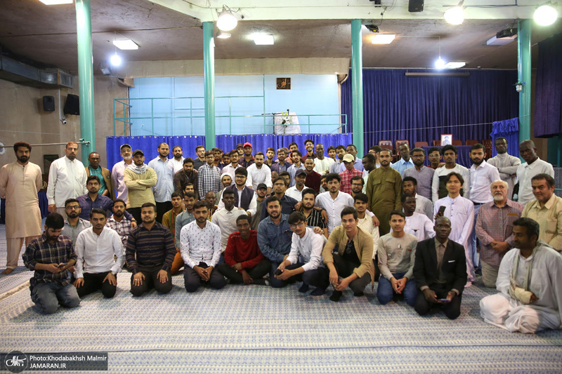 بازدید جمعی از طلاب خارجی جامعه المصطفی (ص) العالمیه از بیت امام خمینی (س) در جماران