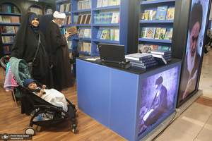 غرفه موسسه تنظیم و نشر آثار امام خمینی (س) در سی و پنجمین نمایشگاه کتاب تهران- 2