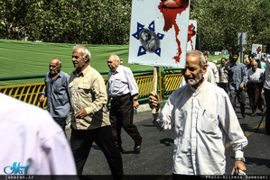 راهپیمایی نمازگزاران در اعتراض به کشتار مسلمانان میانمار