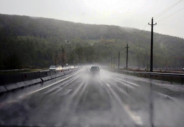 سطح جاده های خراسان رضوی لغزنده است