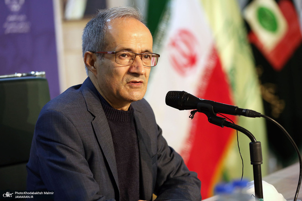 کاشی، استاد دانشگاه: این تحلیل که جز خشونت راهی نمانده ایران را به کجا می برد؟ این وضعیت همه را می ترساند/ جامعه دارد خودش را به نحو تازه ای، تعریف می کند/ ما در یک نقطه آغاز قرار داریم؛ این نقطه آغاز به مراتب رادیکال تر و مهم تر از عصر مشروطه است