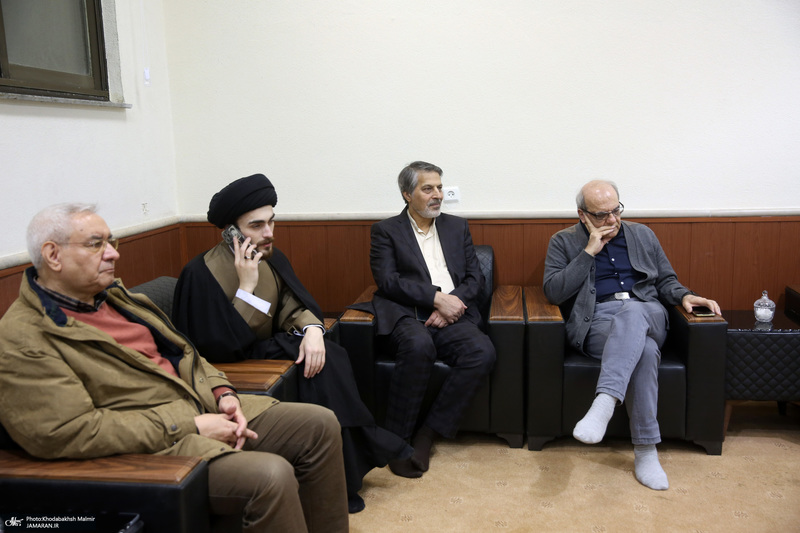 دیدار مهدی کروبی با سید حسن خمینی و جمعی از فعالان سیاسی