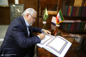 بازدید علی دارابی، معاون میراث فرهنگی از بیت امام خمینی (س) از جماران