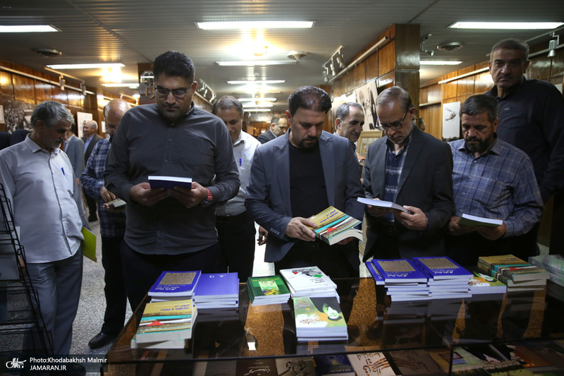 بازدید جمعی از شرکت کنندگان نشست تخصصی مسئولین وکارشناسان دیرخانه شورای فرهنگ عمومی استانها از بیت امام خمینی (س) در جماران