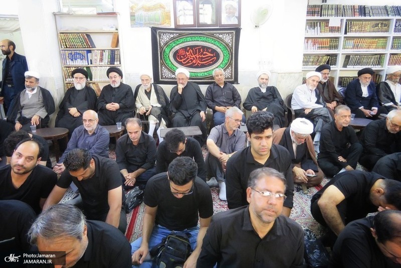 مراسم عزاداری ظهر عاشورا در دفتر آیت‌الله العظمی صانعی(ره)