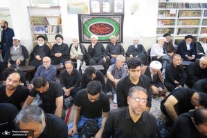 مراسم عزاداری ظهر عاشورا در دفتر آیت‌الله العظمی صانعی(ره)