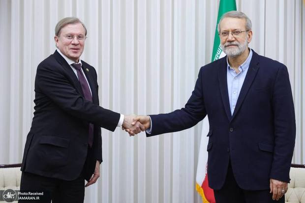 دیدار معاون نخست‌وزیر روسیه با علی لاریجانی در تهران/ شتاب‌بخشی به کریدور راهبردی شمال–جنوب در دستور کار  است