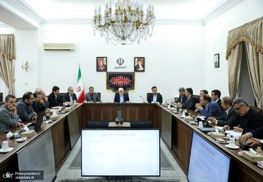 عارف: باید وزارتخانه‌ها و بخش خصوصی فعال در توسعه فناوری‌های پیشرفته با شجاعت خطرپذیری تصمیمات و اقدمات جدید را بپذیرند/ نظام دیوان‌سالاری مشکلاتی در توسعه روزافزون و رسیدن به دستاوردهای علمی ایجاد کرده است