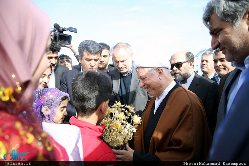 بازدیدهای آیت‌الله هاشمی رفسنجانی از پروژه‌های نفت و پتروشیمی در جزیره خارک