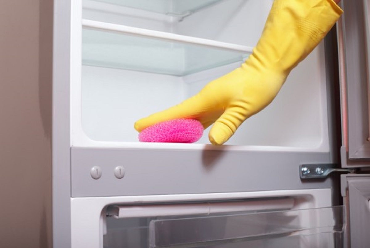 بهترین روش تمیز کردن یخچال در پنج مرحله!