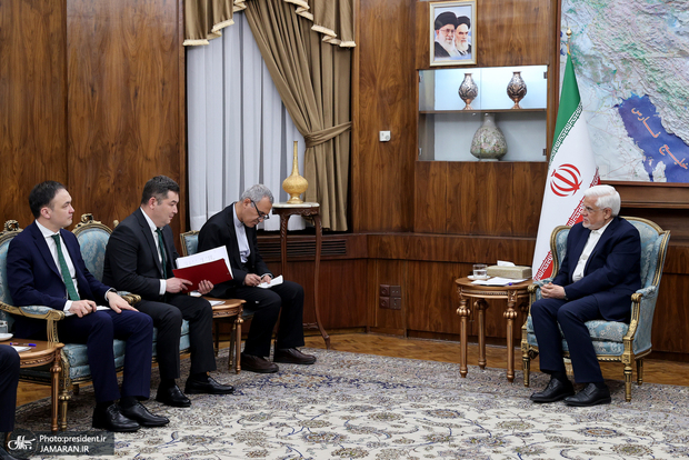 دیدار وزیر اقتصاد و بازرگانی قرقیزستان با معاون اول رئیس‌جمهور ایران/ عارف: افزایش حجم مبادلات اقتصادی ایران و قرقیزستان را امکان‌پذیر می‌دانیم
