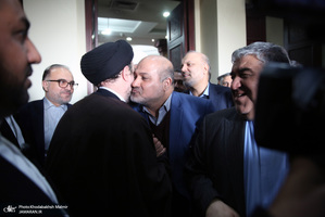 حاشیهتجدید میثاق رئیس و جمعی از نمایندگان مجلس شورای اسلامی با آرمان‌های امام خمینی(س)