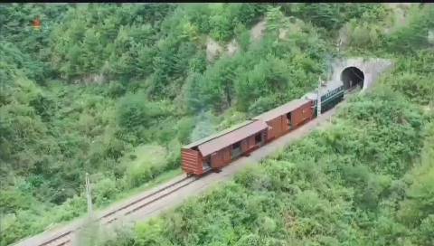 شلیک دو موشک به سمت دریا از روی یک قطار در کره شمالی