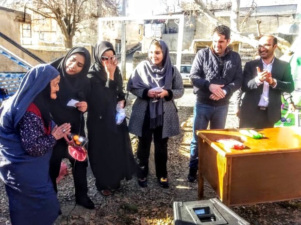 بانوان سالمند و جوان در «اصطلک» پیاده روی کردند