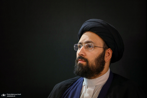 تبریک سید علی خمینی به آیت‌الله سید مجتبی خامنه‌ای: انتخاب حضرتعالی محکم‌ترین سیلی بر صورت مستکبران عالم بود/ پیام روشن انتخاب شما این است که ایران راه رهبر شهید را ادامه خواهد داد/ قبول این مسئولیت سنگین جهادی بزرگ بود