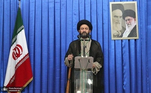 امام جمعه اردبیل: اگر وزیر آموزش و پرورش برنامه علمی در خصوص عدالت آموزشی ندارد سریعاً برکنار شود