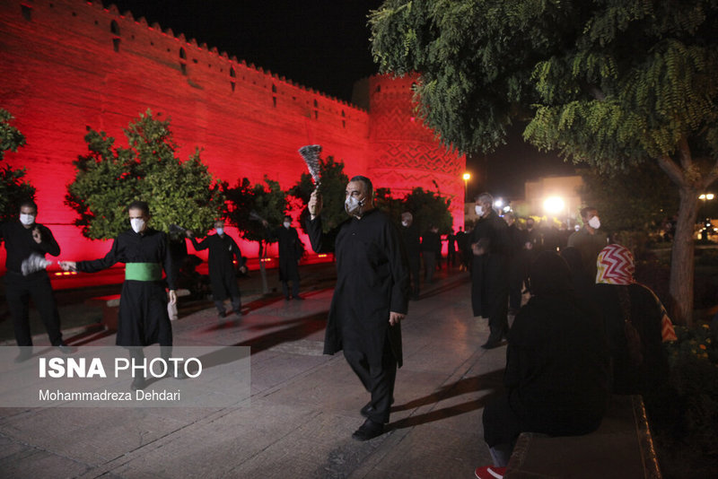 عزاداری شب چهارم محرم در مجاورت ارگ کریمخانی