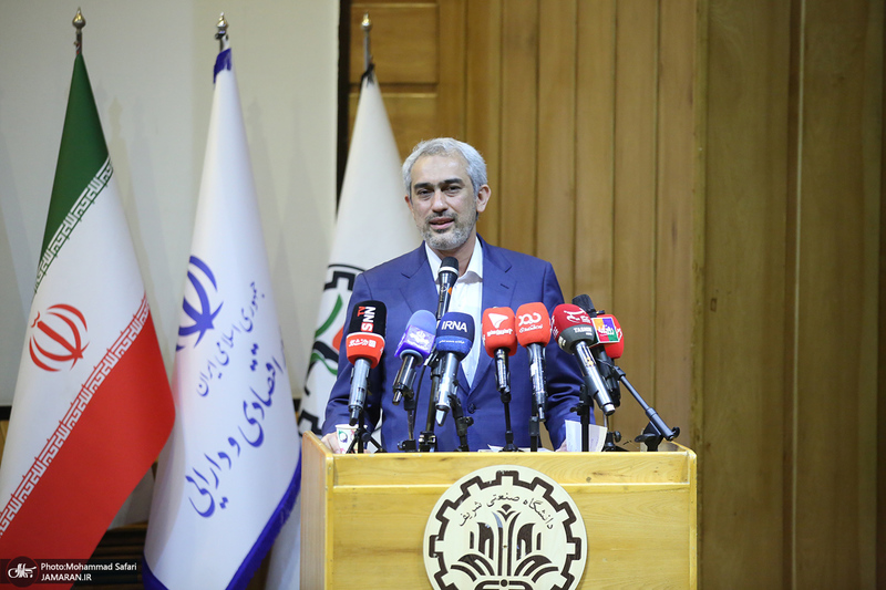 مراسم روز دانشجو در دانشگاه شریف با حضور وزیر اقتصاد/ علی مدنی‌زاده