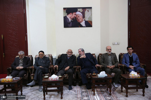 تجدید میثاق رئیس و جمعی از اعضای مجمع تشخیص مصلحت نظام با آرمان‌های امام خمینی (س)-2