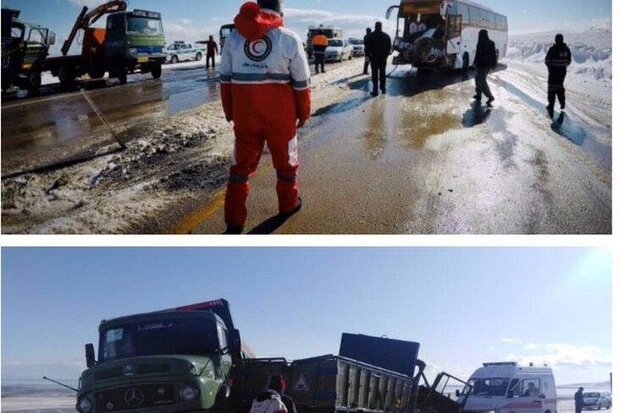 وقوع ۲ تصادف زنجیره ای در آذربایجان غربی  ۲ نفر فوت شد