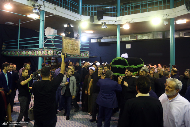 مراسم تشییع آیت الله حسن صانعی (ره) از حسینیه جماران 
