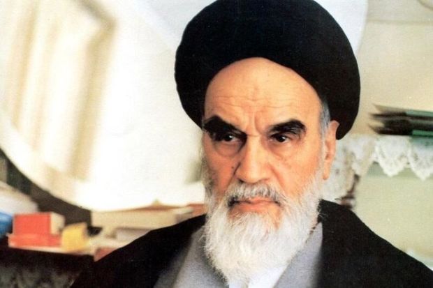 الامام الخمینی زعیم قَلّ نظیره فی التاریخ