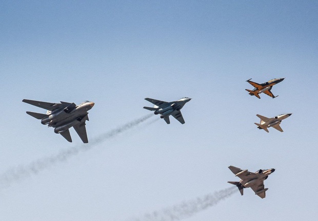 چرا ۶ فرمانده ارشد نظامی در سخنرانی امروز رهبری غایب بودند؟