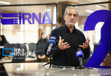 پزشکیان: با وجود همه سختی‌ها و مشکلات که هر روز هم بیشتر خود را نشان می‌دهد نمایش وحدت و انسجام {در جنگ 12 روزه} بسیار ارزشمند بود/ طبیعی است که انسان‌ها سلایق متفاوت دارند؛ حتی در خانه، بین همسر، فرزند، پدر و مادر و برادران اختلاف‌نظر پیش می‌آید