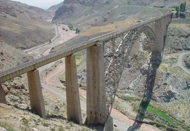 قطار باری ایران _ ترکیه در خوی واژگون شد  مسیر بازگشایی می شود