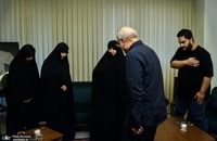 حضور قالیباف در منزل شهید حاجی زاده (3)