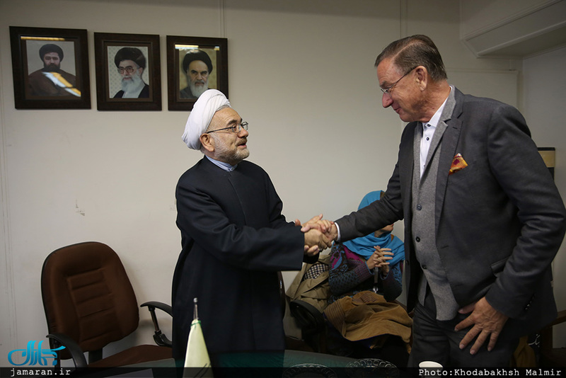 دیدار  گردشگران آلمانی و اتریشی با حجت الاسلام والمسلمین دکتر مقدم 