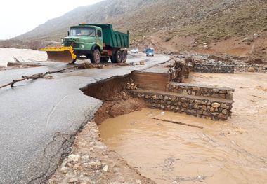 راه ۲۱ روستای دلفان همچنان مسدود است