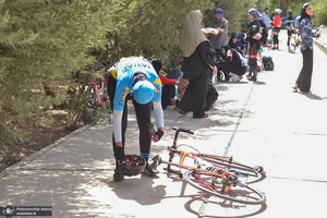 مسابقات  دوچرخه سواری قهرمانی کشور جاده بانوان در حرم مطهر امام خمینی(س)