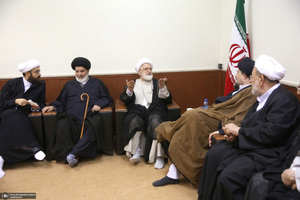 دیدار مهدی کروبی با سید حسن خمینی و جمعی از فعالان سیاسی