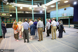 بازدید جمعی از گردشگران خارجی از بیت امام خمینی در جماران‎‎