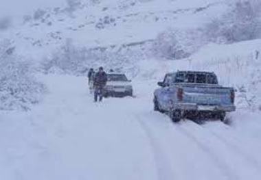 بارش برف راه ارتباطی 60 روستای بستان آباد را مسدود کرد‎