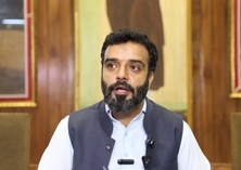 مسلم خاتون کا حجاب کھینچنے کے واقعے پر آغا روح اللہ کا سخت ردِعمل، نتیش کمار سے معافی کا مطالبہ

