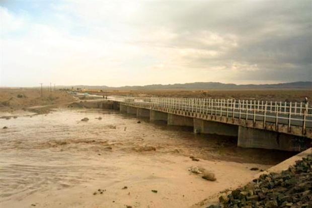 بارندگی زیان هایی به راه روستایی هفتهر بخش ندوشن وارد کرد