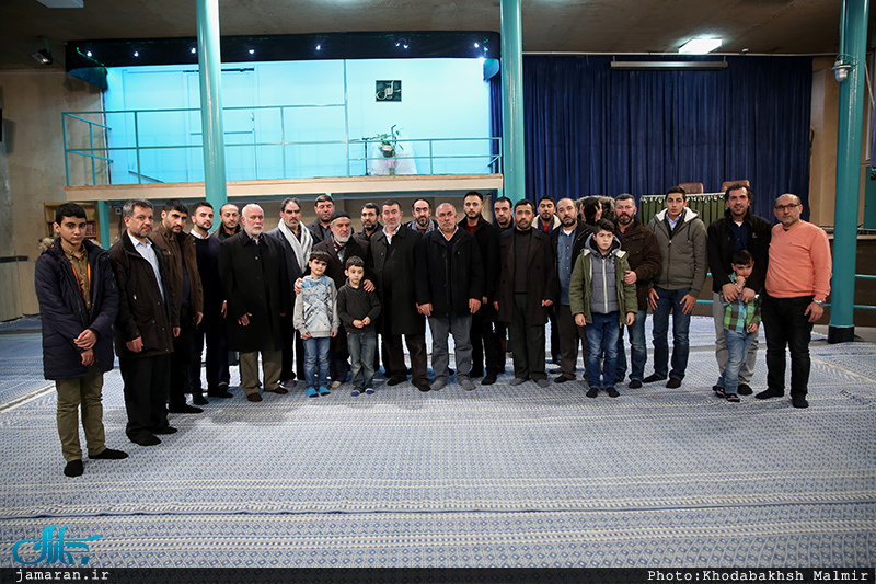 بازدید جمعی از شیعیان کشور هلند و آلمان از بیت امام خمینی در جماران