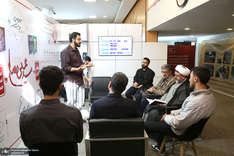بازدید رئیس موسسه تنظیم و نشر آثار امام خمینی(س) از نمایشگاه خط خون